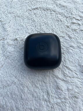 Beats by Dre Black Earbuds Charging Case